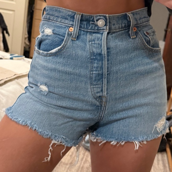 Levi’s Rib Cage Short - Picture 4 of 6